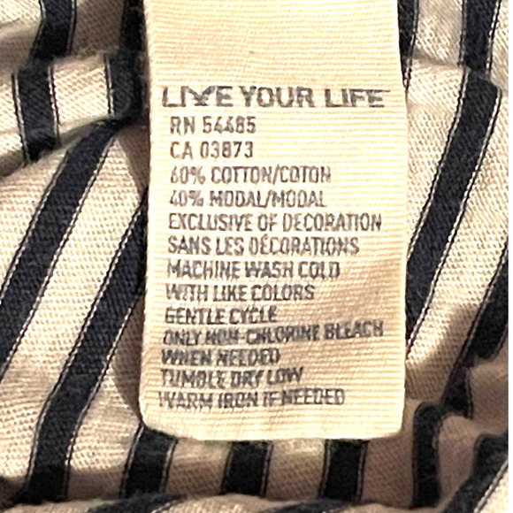 AMERICAN EAGLE OUTFITTERS WOMENS STRIPED TEE SHIRT‎ V NECK PLEATS SMALL CASUAL - Picture 5 of 6